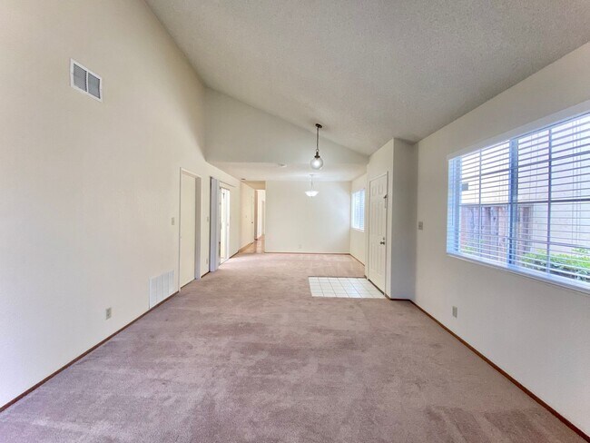 Foto del edificio - 4-bedroom Home for rent in Fremont - Arden...
