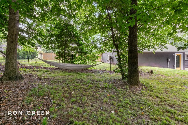 Building Photo - Adorable Two-Bedroom Home in Swannanoa