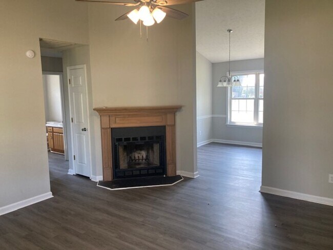 Building Photo - LaVergne/Smyrna 3BR/2BA