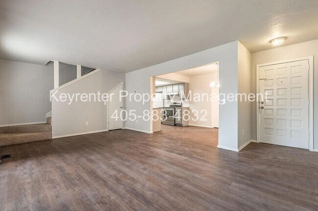 Foto del edificio - 9020-9020 N Rockwell Dr