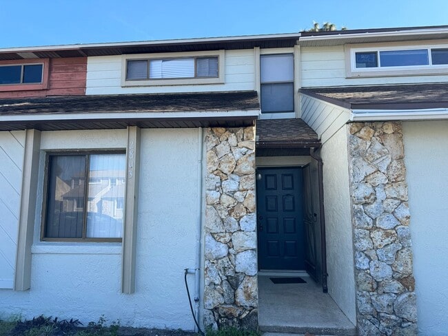 Building Photo - 2 bedroom + loft, 2 bathroom townhome near UCF