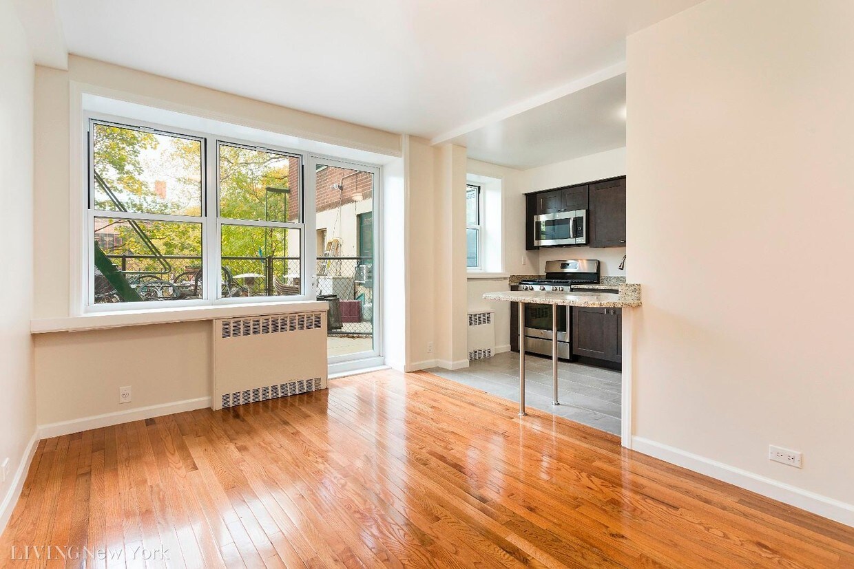 Foto principal - 5532 Netherland Ave