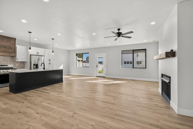 Building Photo - K551LI