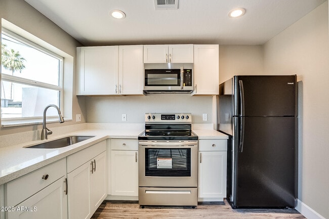 Building Photo - 215 S Doran