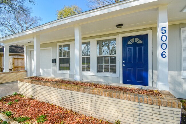 Building Photo - 5006 Libbey Dr