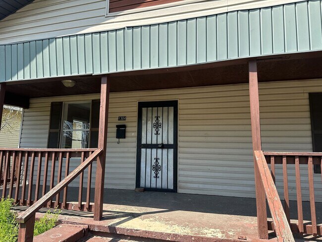 Foto del edificio - Charming 3-Bedroom, 1-Bathroom Home with Fenced Yard