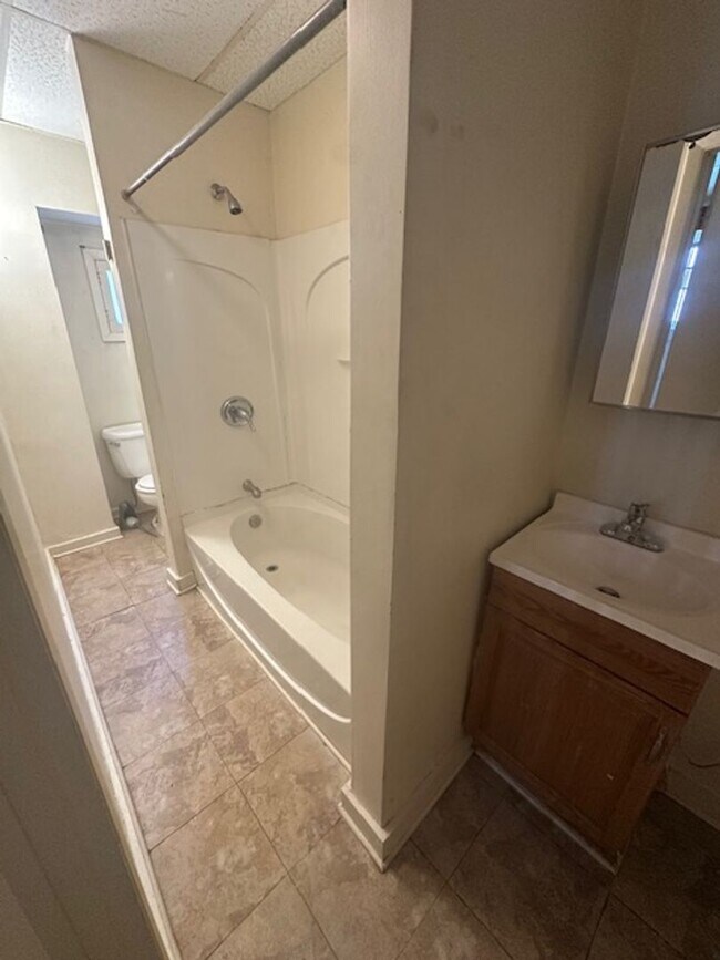 Foto del edificio - Spacious 3BR Townhouse Near Lawrenceville,...