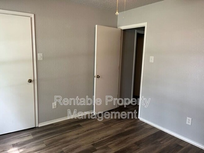 Foto del edificio - 6717 Copperwood Ct