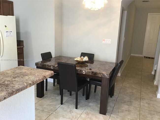 Foto del edificio - 11380 SW 233rd St