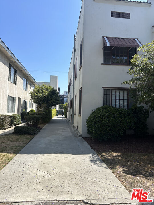 Foto del edificio - 3642 Mentone Ave