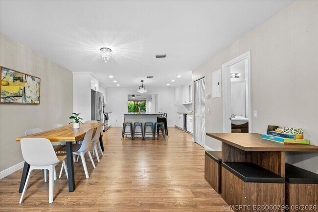 Building Photo - 1602 Montauk Dr