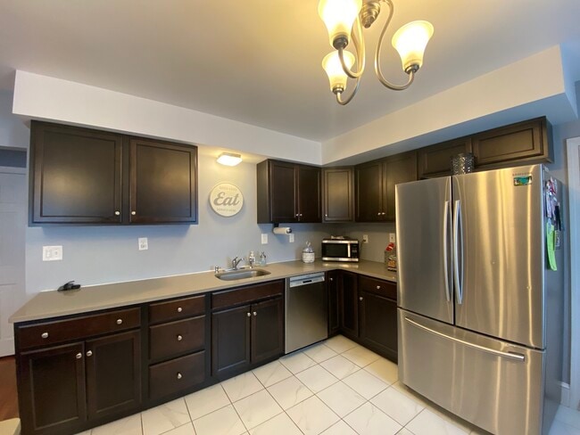 Building Photo - 140 Warren St