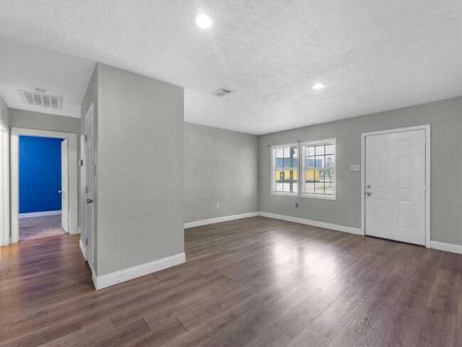 Building Photo - 904 Pleasant Dr