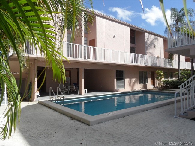 Building Photo - 449 Swallow Dr