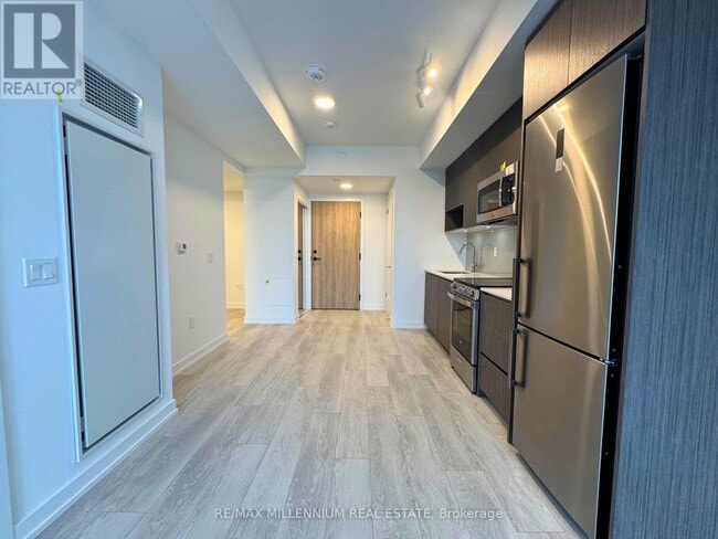 Building Photo - 801 The Queensway