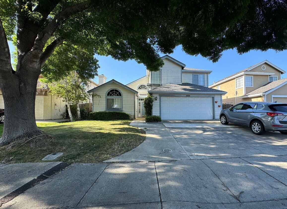 Primary Photo - Beautiful home 4Bedrooms and 3Baths.