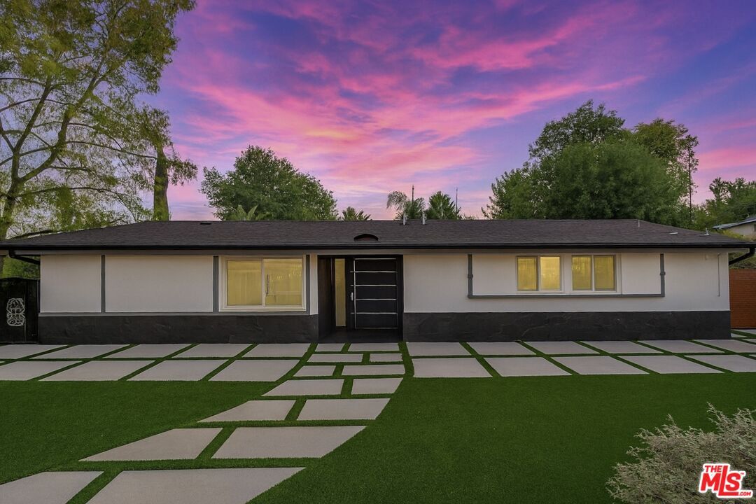 Foto principal - 20412 Oxnard St