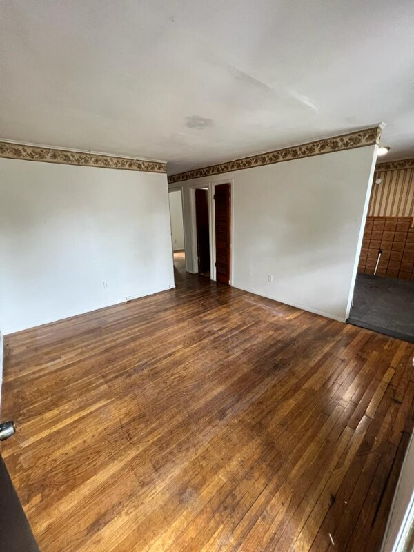 Building Photo - 519 Simpson Ave
