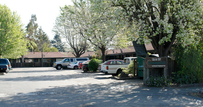 Building Photo - Roseland Apartments