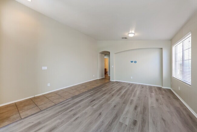 Foto del edificio - 11402 W Davis Ln