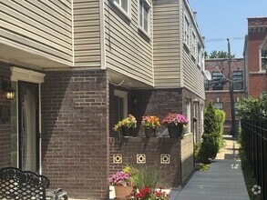 Building Photo - 4707 N Paulina St