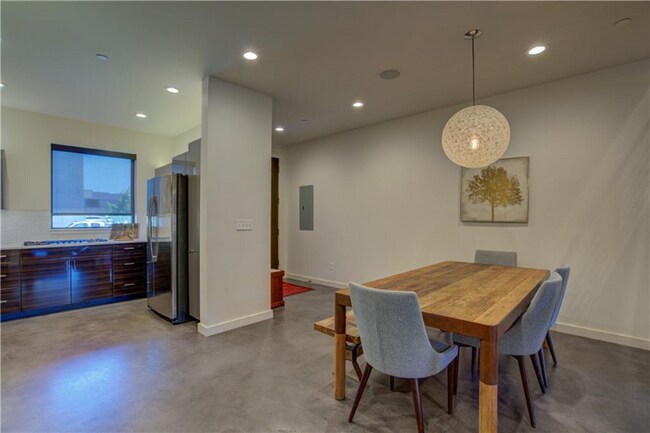 Foto del edificio - 807 NW 9th St