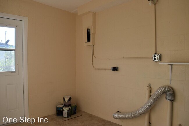 Building Photo - 3 br, 1 bath House - 4645 Gazania St