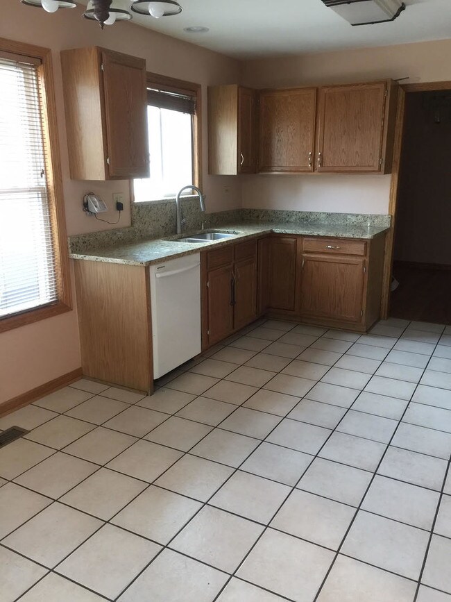 Building Photo - 1223 Trinity Dr