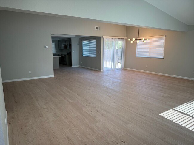 Foto del edificio - 3266 Shelby Pl