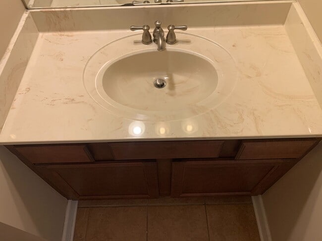 Building Photo - 2 Bedroom/2 Bathroom in a great location!!