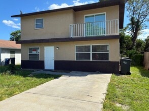 Building Photo - 714 65th Ave E