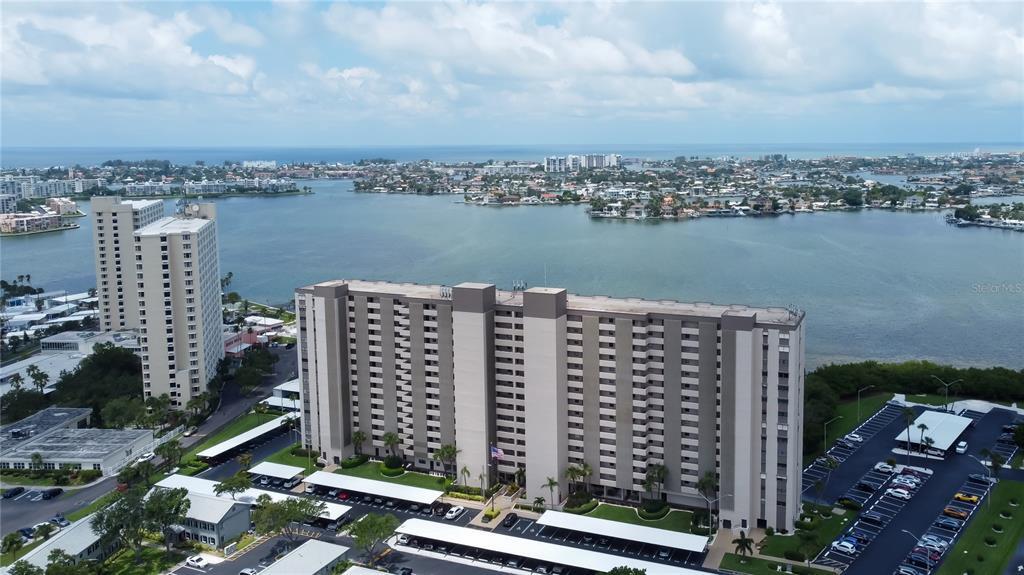 Foto principal - 7050 Sunset Dr S