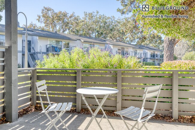 Foto del edificio - 899 Bounty Dr