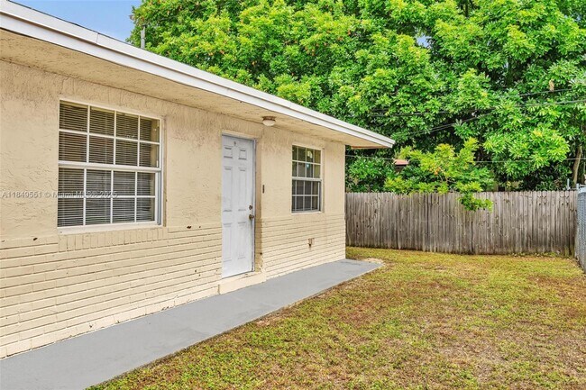 Foto del edificio - 2751 NW 14th Ct