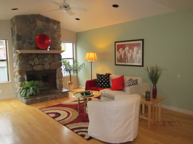 Building Photo - Scotts Valley Townhome with Garage!