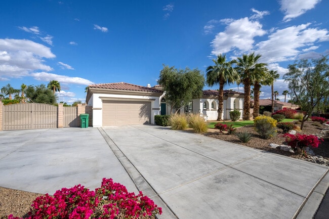 Building Photo - 49392 Hohokam River St
