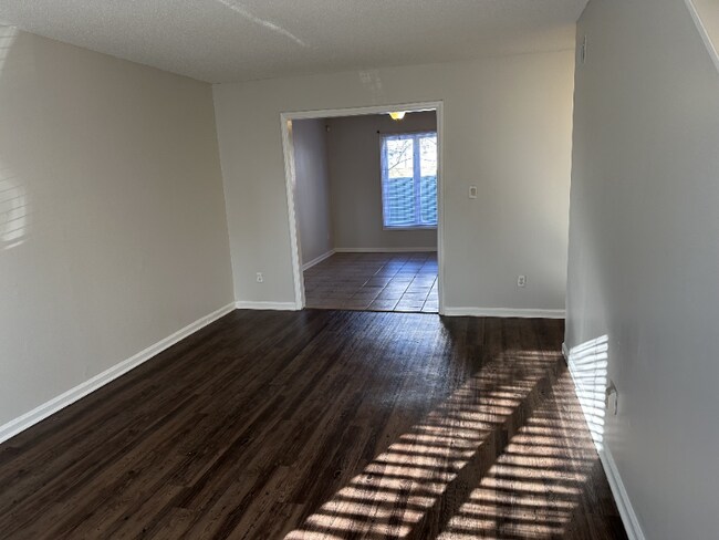 Foto del edificio - 1921 Mereview Ct