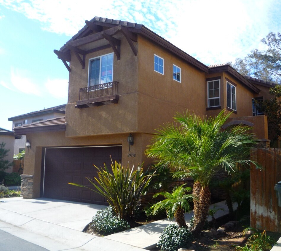 Primary Photo - Spacious 2-Story Home with 2-Car Garage In...