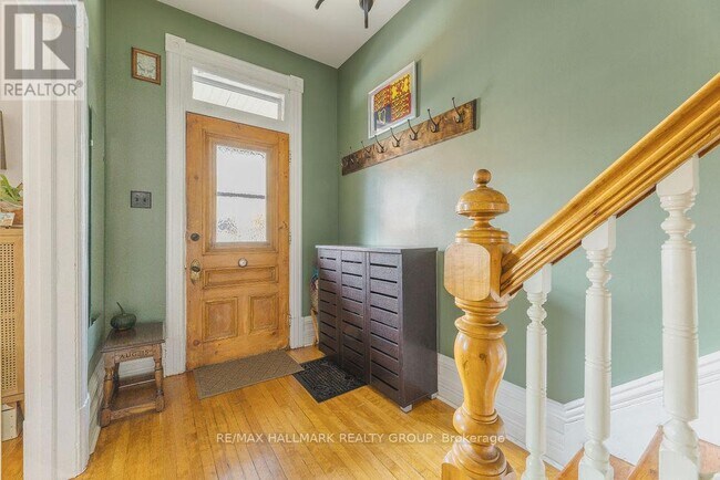 Building Photo - 38 Elm St