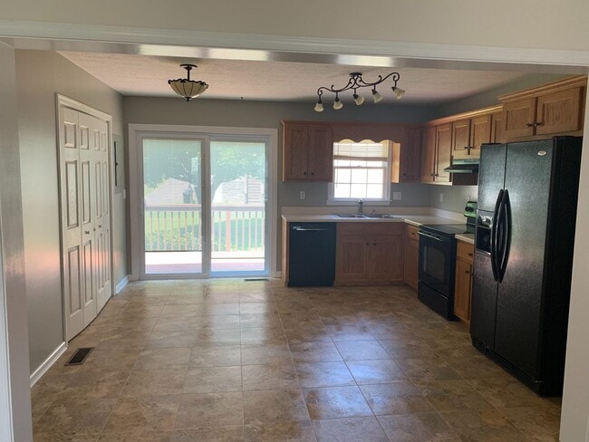 Building Photo - 3 BR 2 BA Cottage