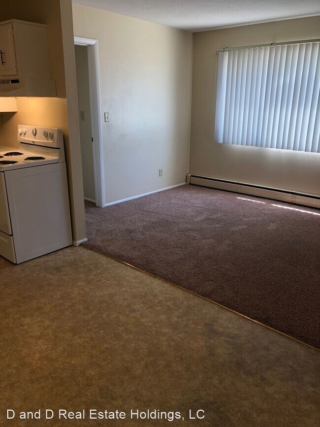 Building Photo - 1 br, 1 bath Apartment - 1345-1365 Meadowv...