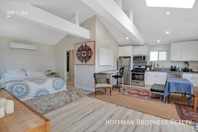 Building Photo - 3022 1/2 West Blvd Los Angeles, CA 90016