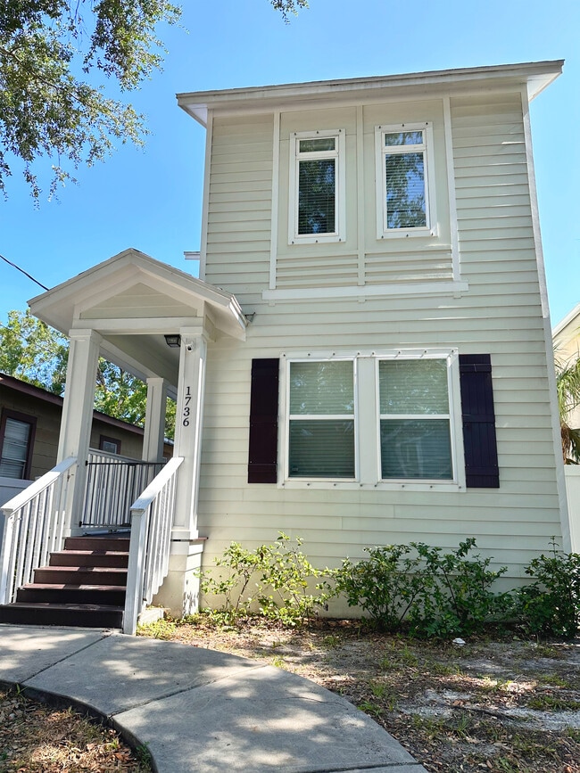 Photo - 1736 W Walnut St House