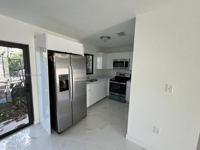 Building Photo - 3 br, 2 bath House - 901 NW 99th St Frnt