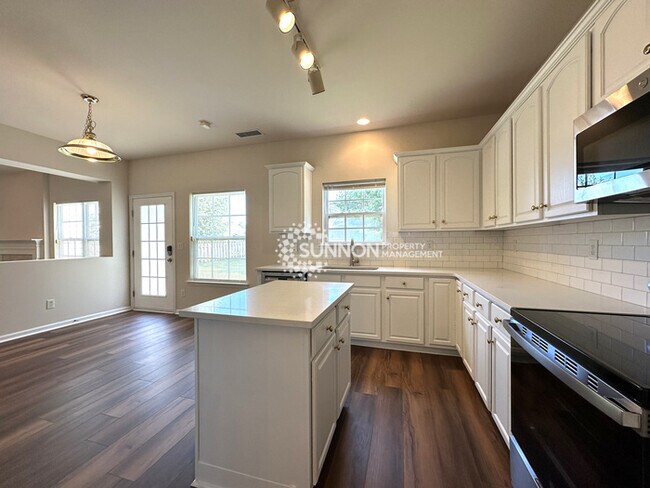 Building Photo - 4 Bed 2.5 Bath in Old Stone Crossing