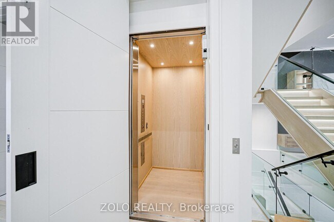 Photo du bâtiment - 151 Dewbourne Ave