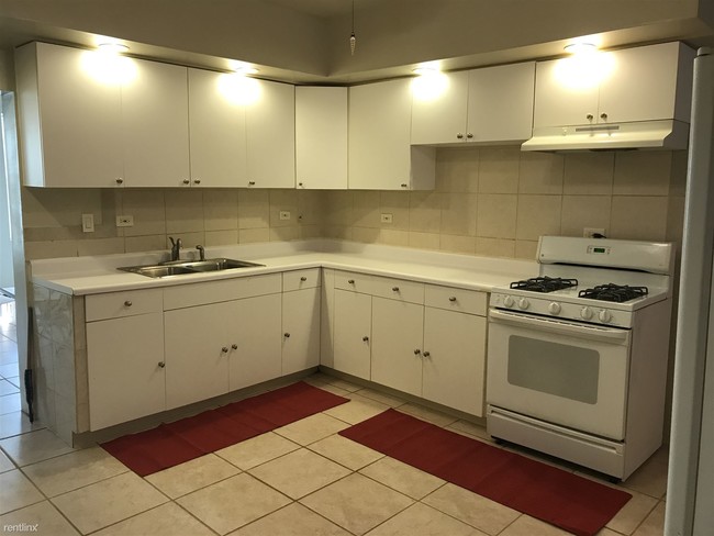 Foto del edificio - 820 E 106th St