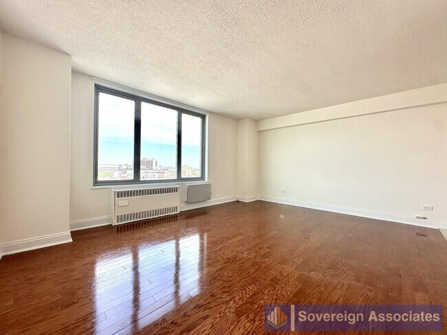 Foto del edificio - 3333 Broadway