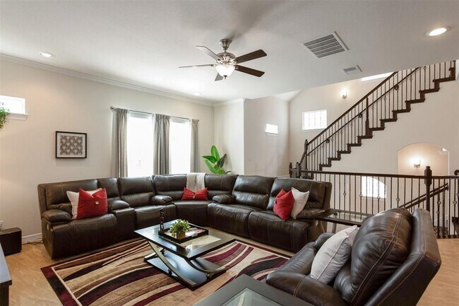 Building Photo - 10606 Enclave Shadows Ct
