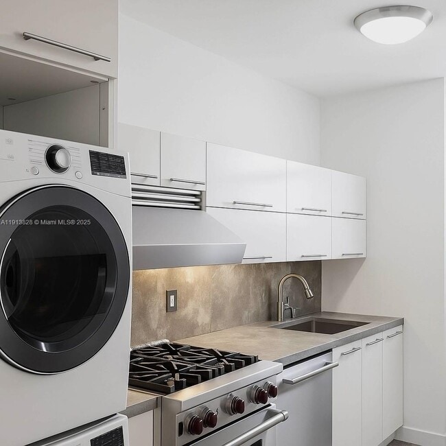 Building Photo - 1300 Lincoln Rd